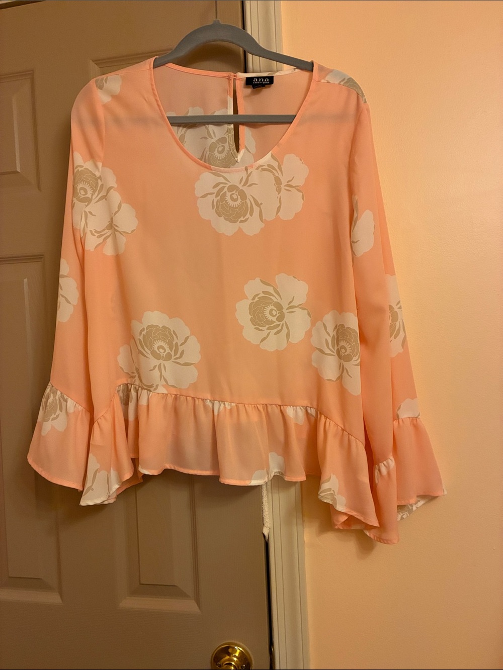 a.n.a Peach Floral Ruffle-Hem Tunic.   Cute , feminine top     Good condition